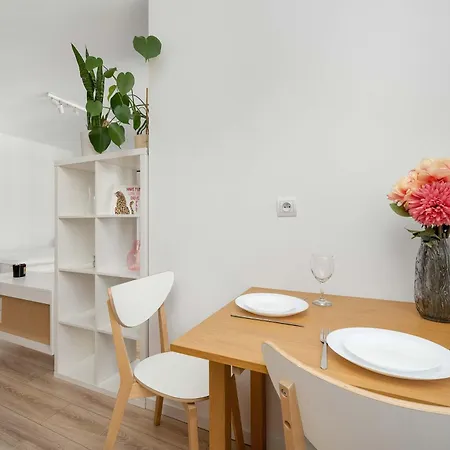 Nowoczesne Z Balkonem I Projektorem By Renters Διαμέρισμα Βρότσλαβ