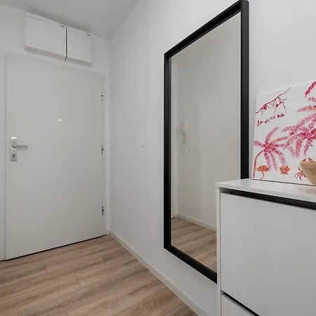 Apartment Nowoczesne Z Balkonem I Projektorem By Renters