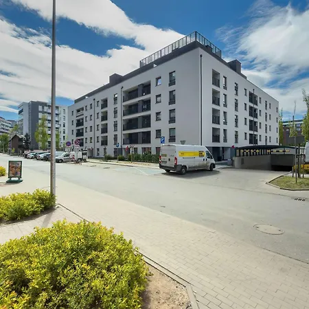 Apartment Nowoczesne Z Balkonem I Projektorem By Renters *